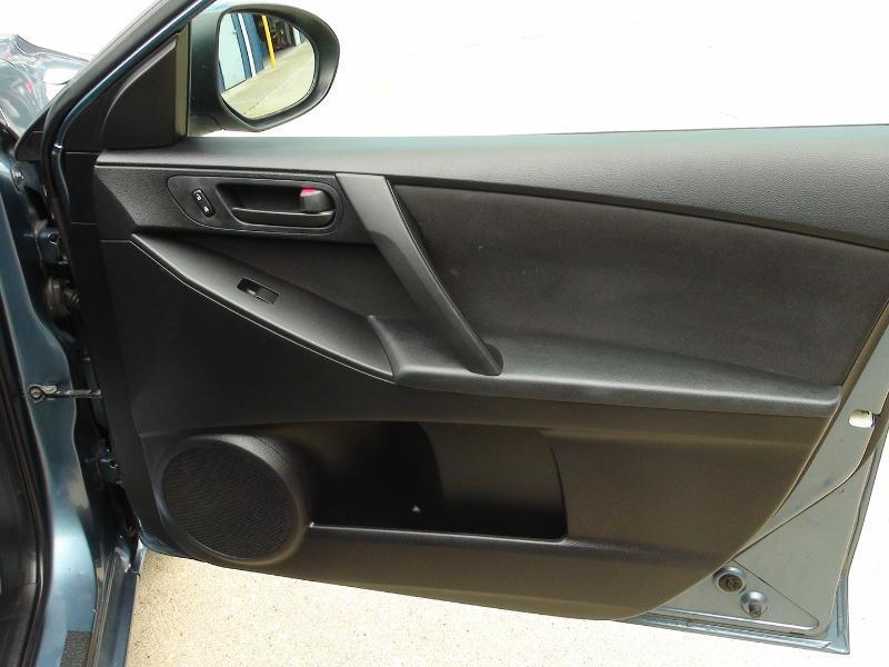 Mazda MAZDA3 i Sport 4-Door 2011