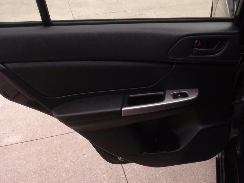 Subaru Impreza 2.0i PZEV CVT 5-Door 2015