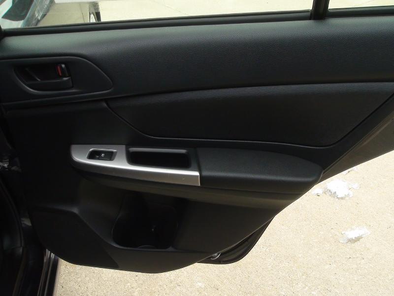 Subaru Impreza 2.0i PZEV CVT 5-Door 2015