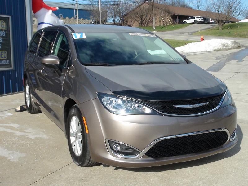 Chrysler Pacifica Touring 2017