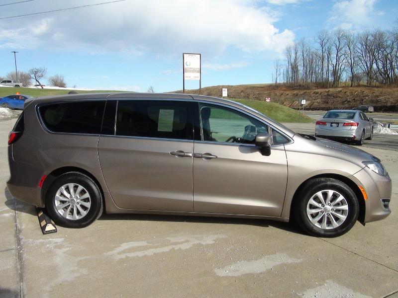 Chrysler Pacifica Touring 2017