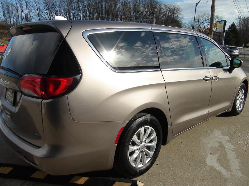 Chrysler Pacifica Touring 2017