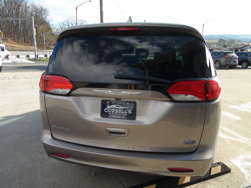 Chrysler Pacifica Touring 2017