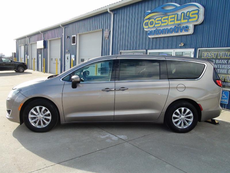 Chrysler Pacifica Touring 2017