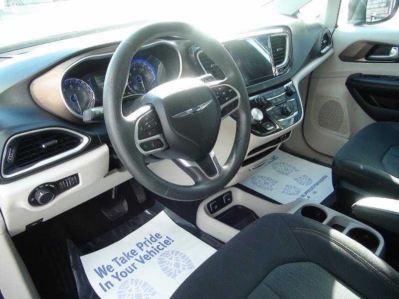 Chrysler Pacifica Touring 2017