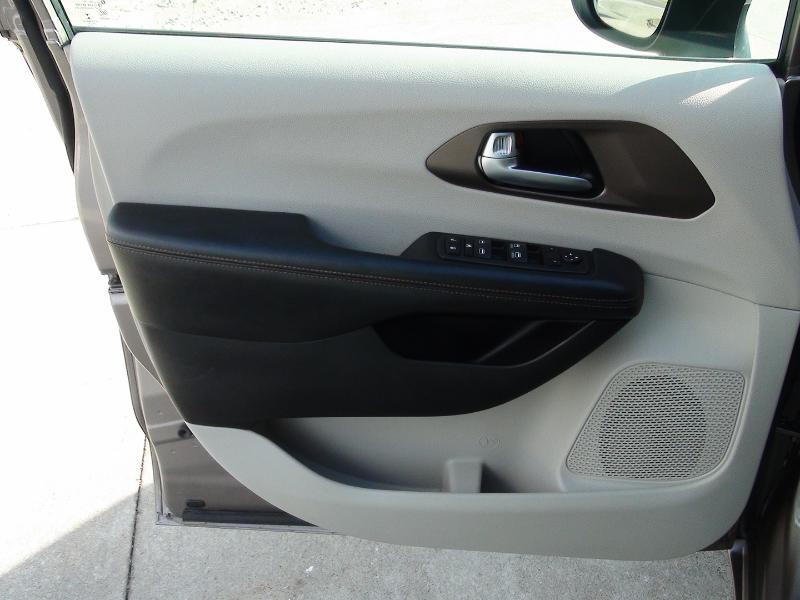 Chrysler Pacifica Touring 2017