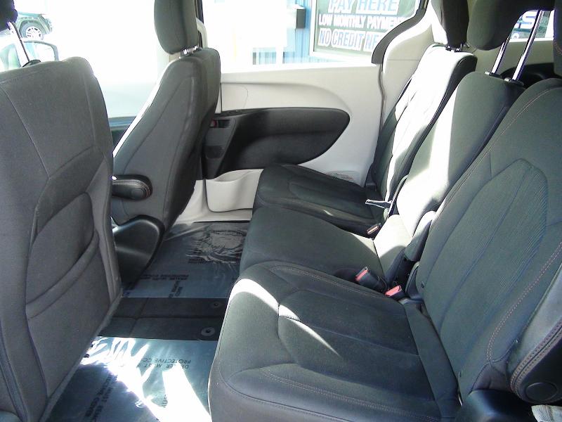 Chrysler Pacifica Touring 2017