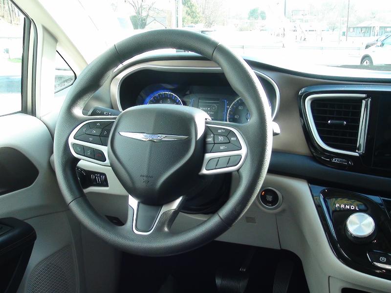 Chrysler Pacifica Touring 2017