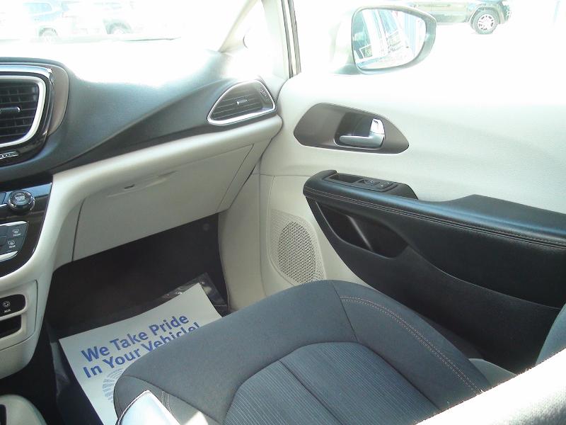 Chrysler Pacifica Touring 2017