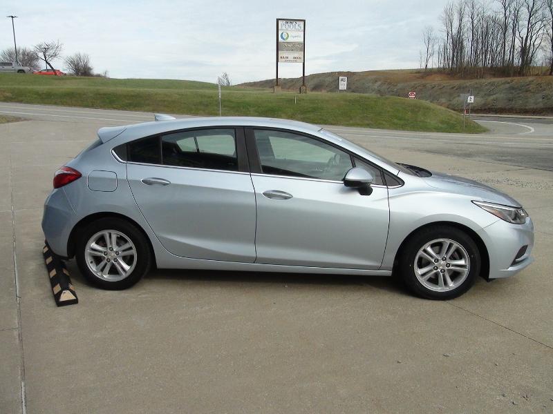 Chevrolet Cruze LT Auto Hatchback 2017