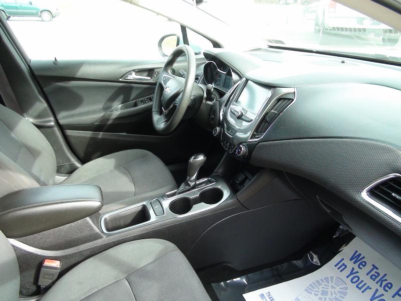 Chevrolet Cruze LT Auto Hatchback 2017