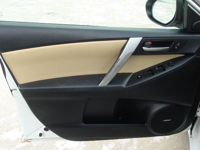 Mazda MAZDA3 i Grand Touring MT 5-Door 2013