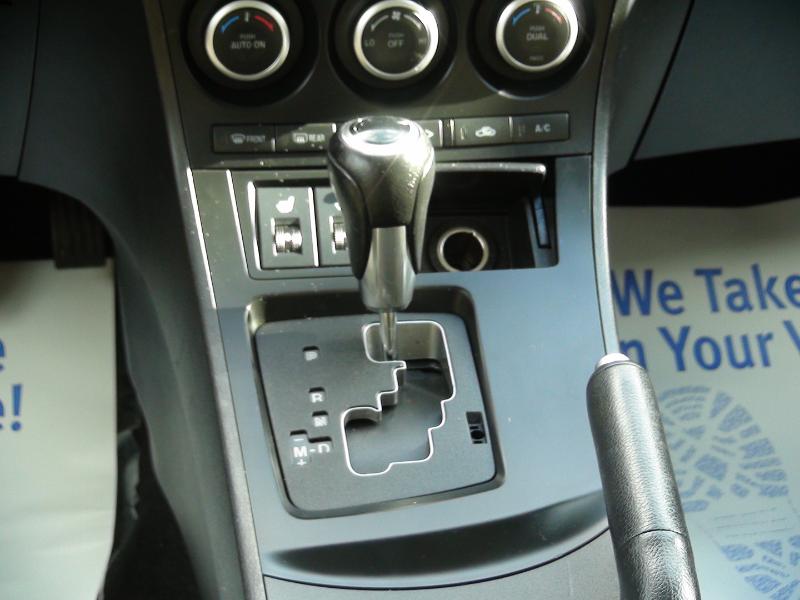 Mazda MAZDA3 i Grand Touring MT 5-Door 2013