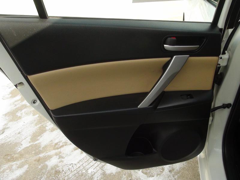 Mazda MAZDA3 i Grand Touring MT 5-Door 2013