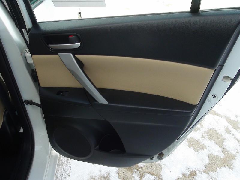 Mazda MAZDA3 i Grand Touring MT 5-Door 2013