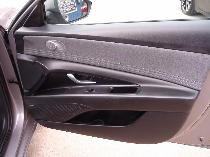 Hyundai Elantra Limited Hybrid 2023