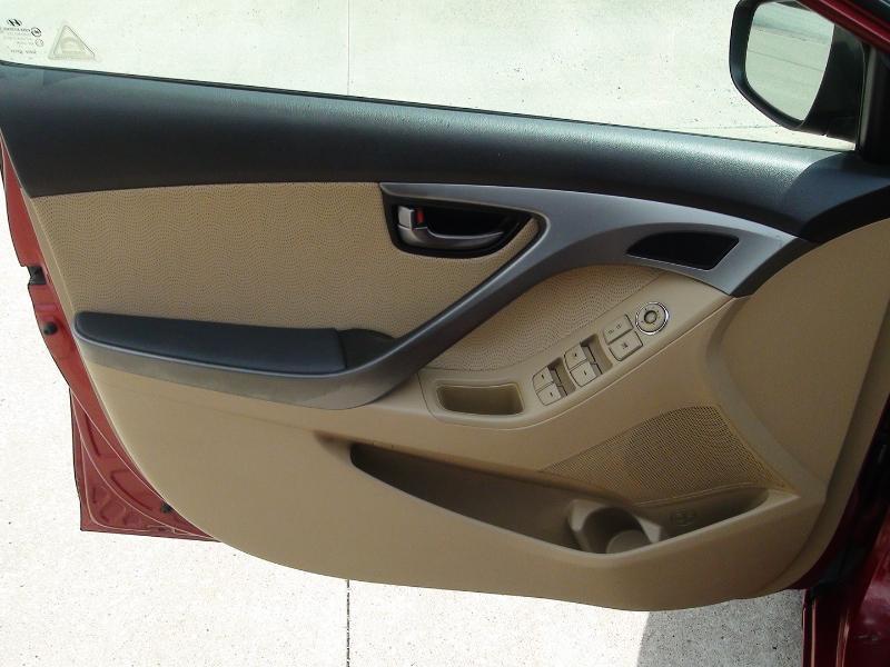 Hyundai Elantra Limited 2012