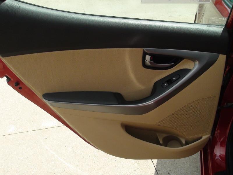 Hyundai Elantra Limited 2012