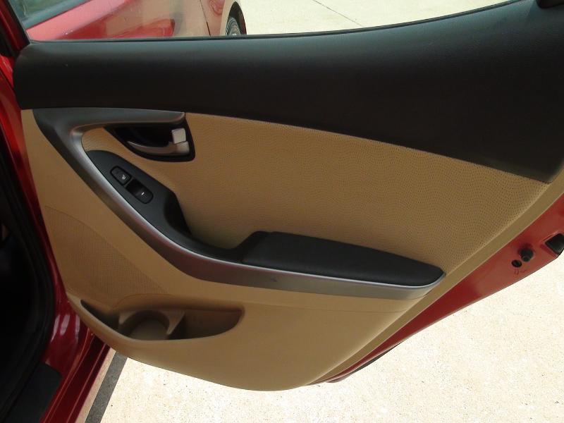 Hyundai Elantra Limited 2012
