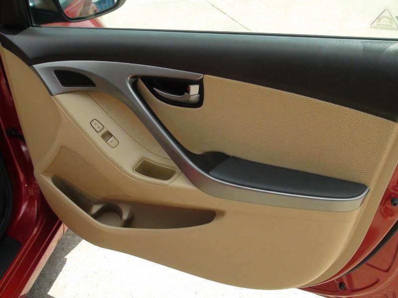 Hyundai Elantra Limited 2012