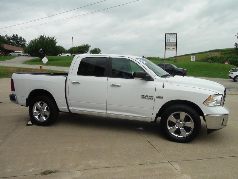 RAM 1500 SLT Crew Cab SWB 4WD 2017