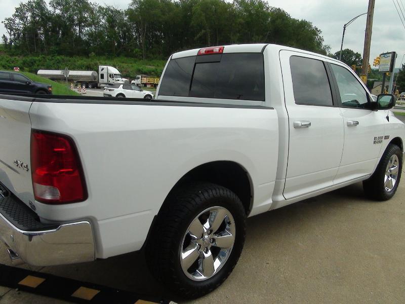 RAM 1500 SLT Crew Cab SWB 4WD 2017