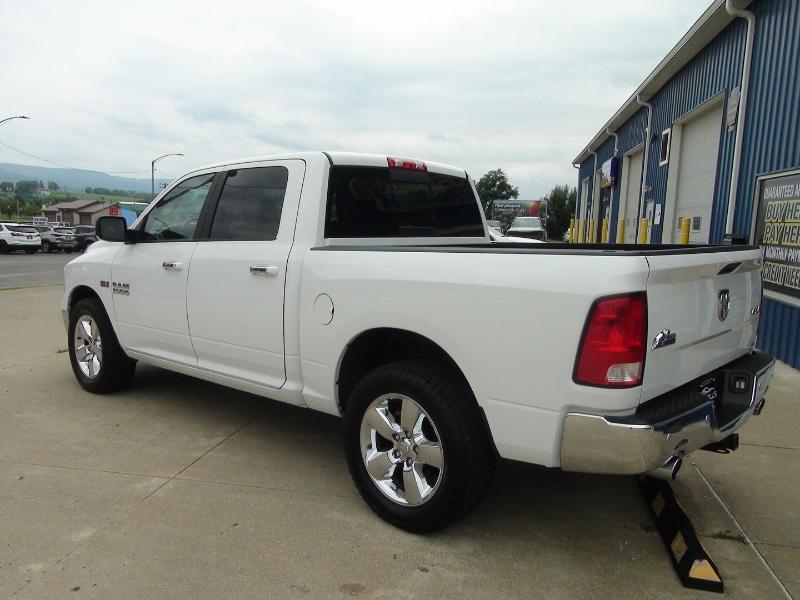 RAM 1500 SLT Crew Cab SWB 4WD 2017