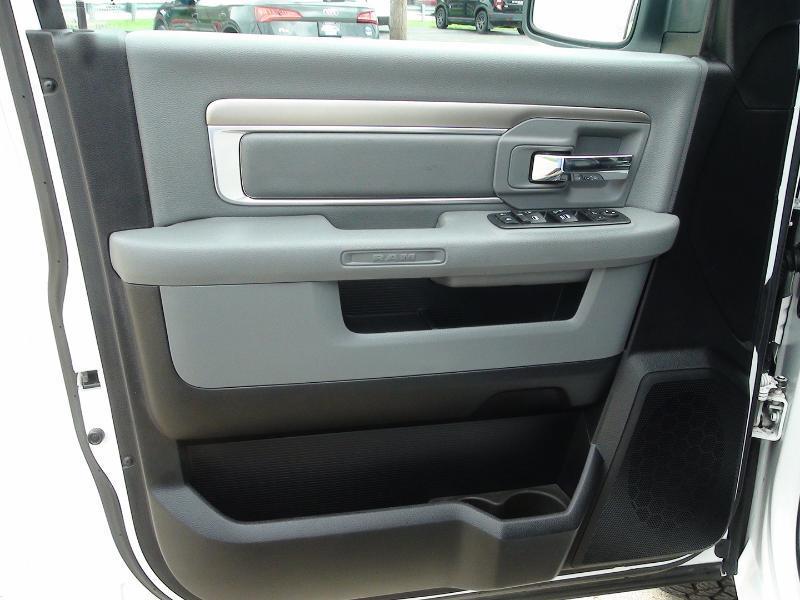 RAM 1500 SLT Crew Cab SWB 4WD 2017