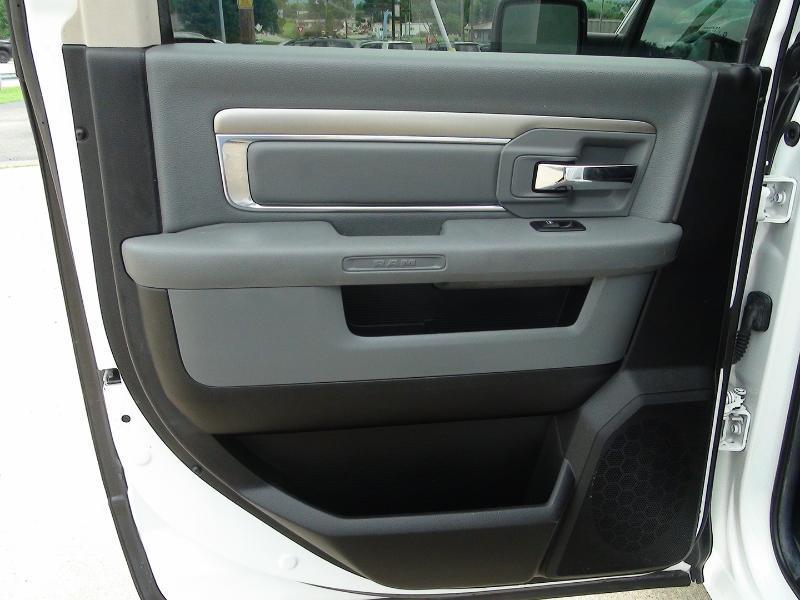 RAM 1500 SLT Crew Cab SWB 4WD 2017