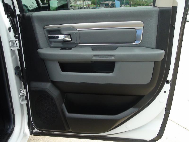 RAM 1500 SLT Crew Cab SWB 4WD 2017