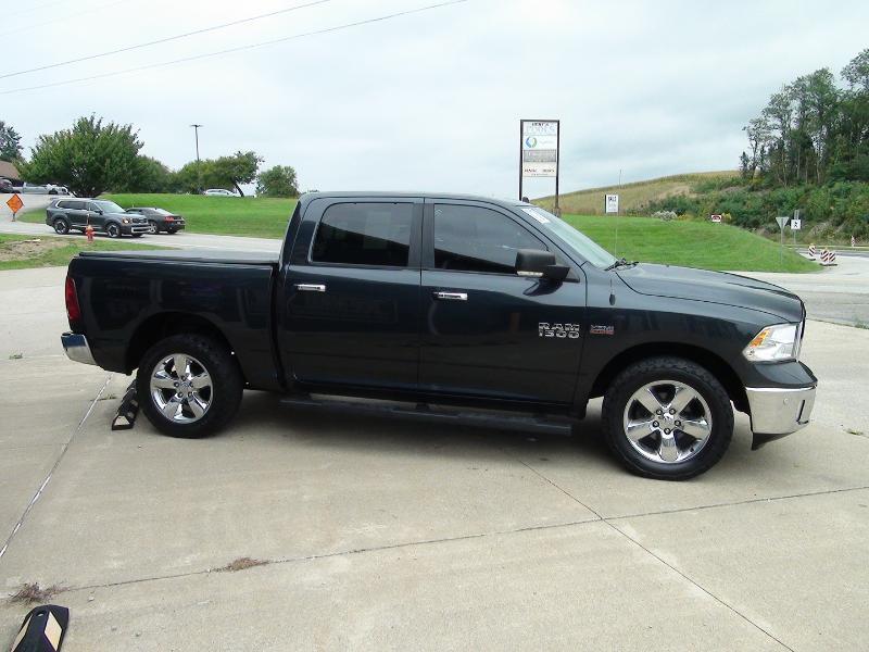 RAM 1500 SLT Crew Cab SWB 4WD 2017
