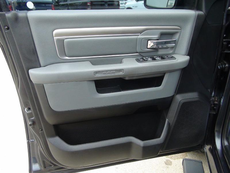 RAM 1500 SLT Crew Cab SWB 4WD 2017