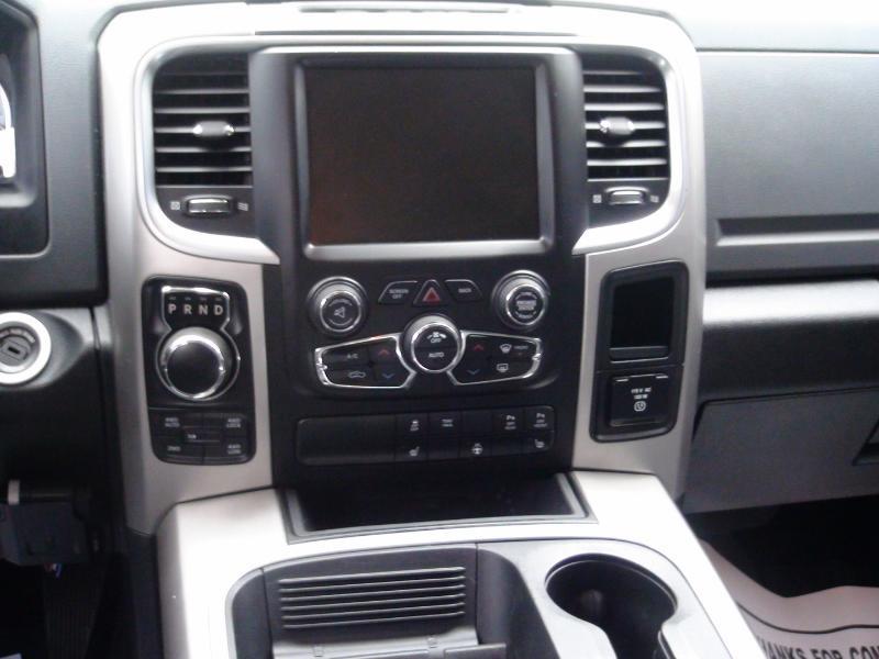 RAM 1500 SLT Crew Cab SWB 4WD 2017