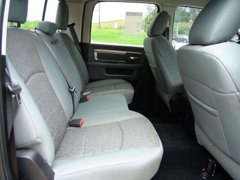 RAM 1500 SLT Crew Cab SWB 4WD 2017