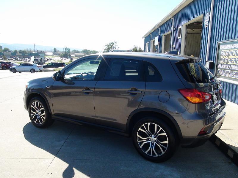 Mitsubishi Outlander Sport 2.0 ES 4WD CVT 2018