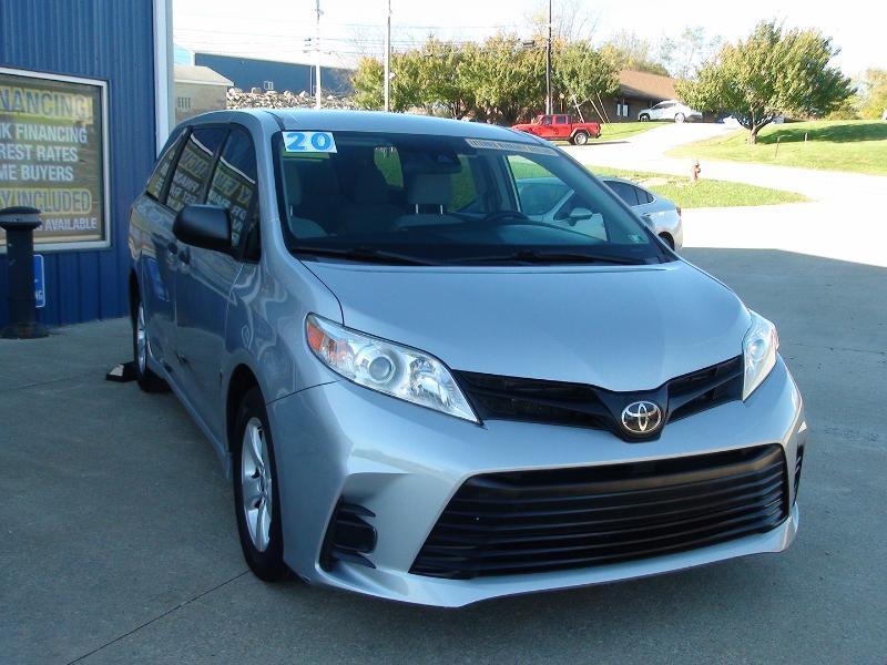 Toyota Sienna LE 7-Passenger Mobility 2020