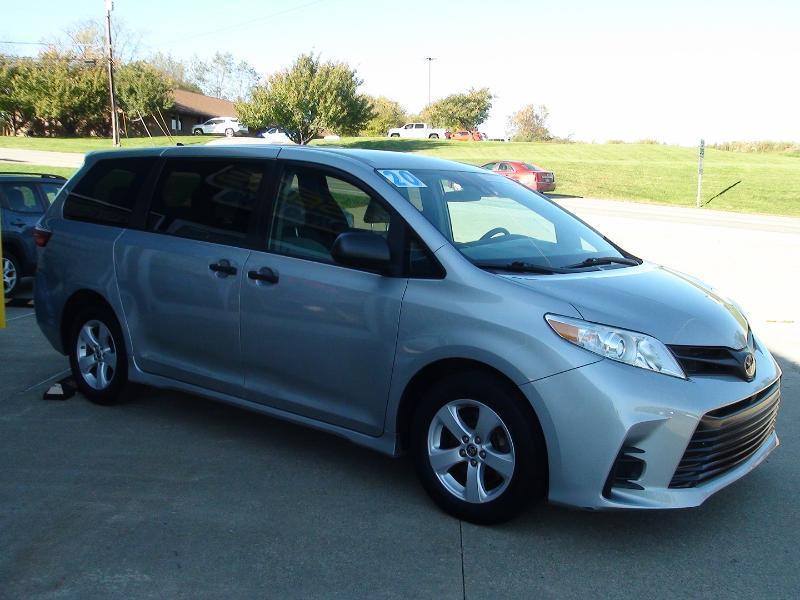Toyota Sienna LE 7-Passenger Mobility 2020