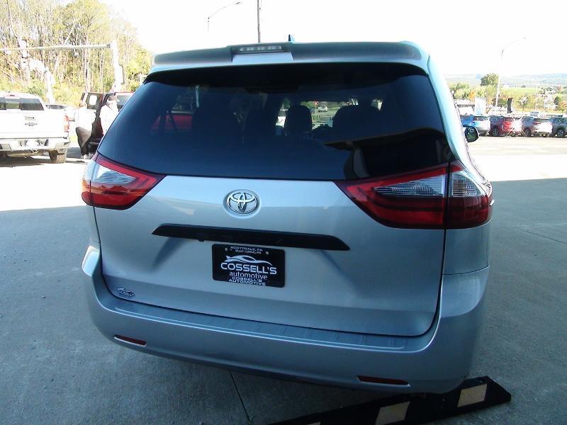 Toyota Sienna LE 7-Passenger Mobility 2020