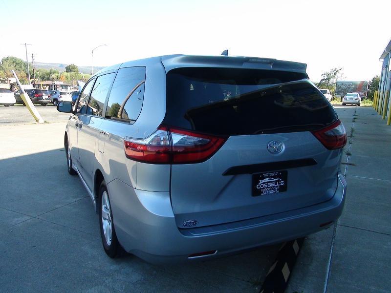 Toyota Sienna LE 7-Passenger Mobility 2020