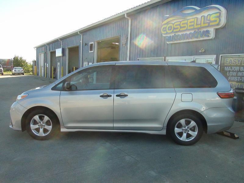 Toyota Sienna LE 7-Passenger Mobility 2020