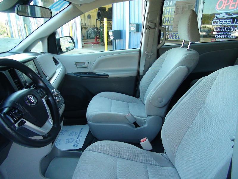 Toyota Sienna LE 7-Passenger Mobility 2020