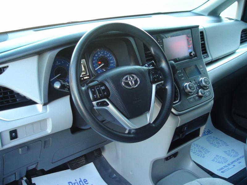 Toyota Sienna LE 7-Passenger Mobility 2020
