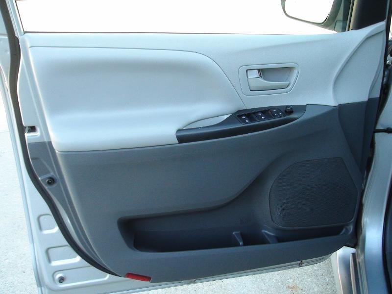 Toyota Sienna LE 7-Passenger Mobility 2020