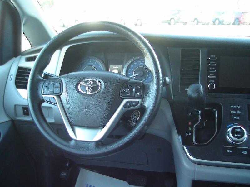 Toyota Sienna LE 7-Passenger Mobility 2020