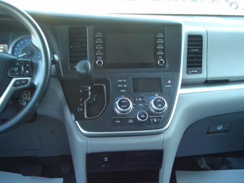 Toyota Sienna LE 7-Passenger Mobility 2020