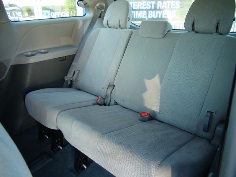 Toyota Sienna LE 7-Passenger Mobility 2020