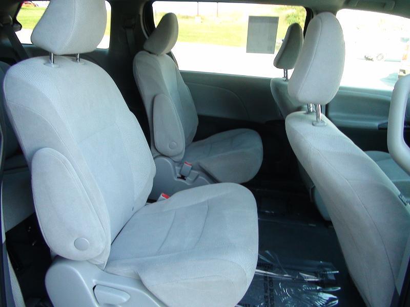 Toyota Sienna LE 7-Passenger Mobility 2020