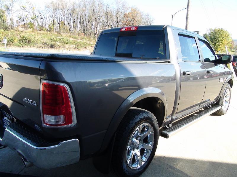 RAM 1500 Laramie Crew Cab SWB 4WD 2016