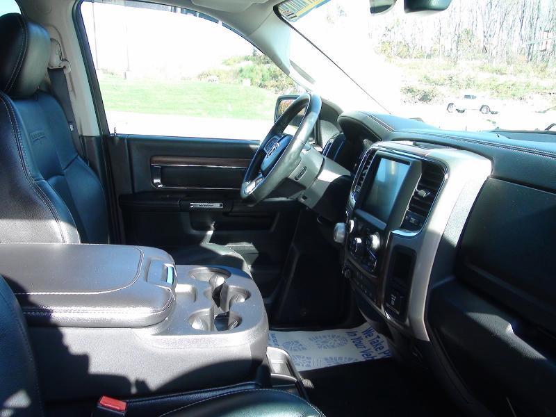 RAM 1500 Laramie Crew Cab SWB 4WD 2016