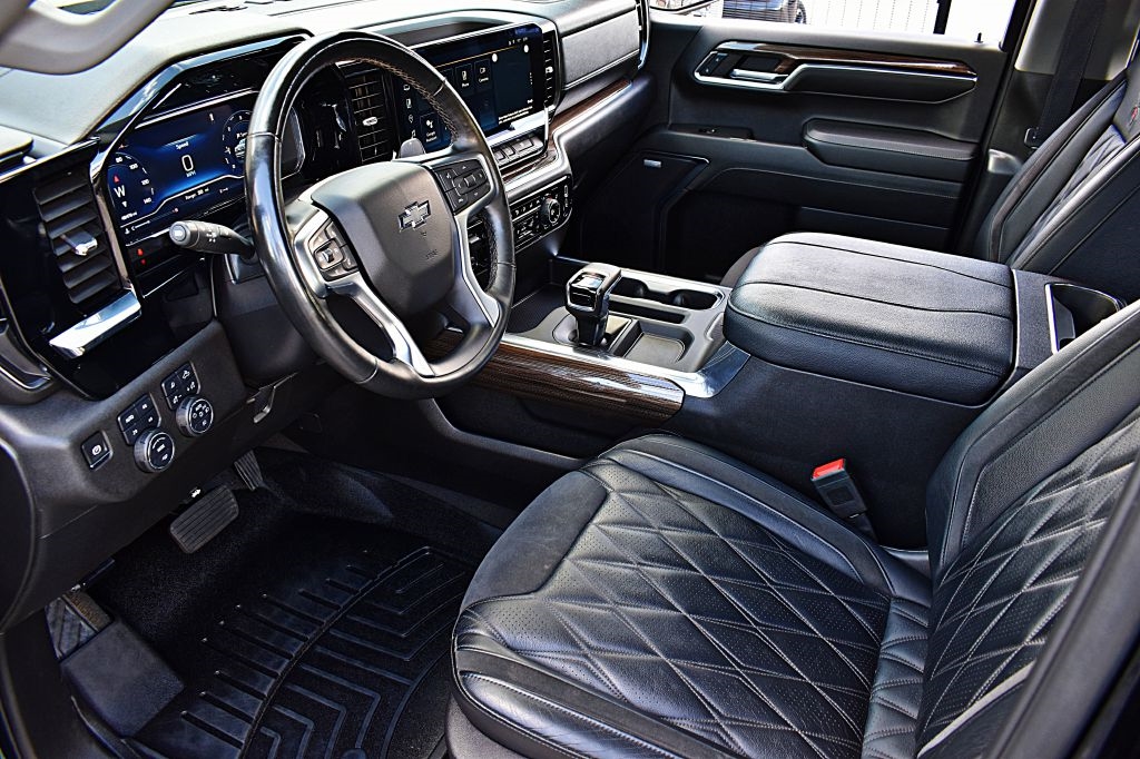 2024 Chevrolet Silverado 1500 RST photo 12